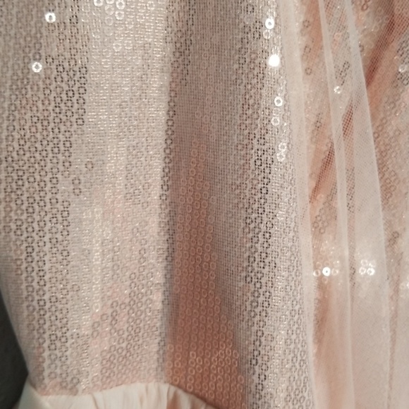 Formal Dress - Picture 3 of 8